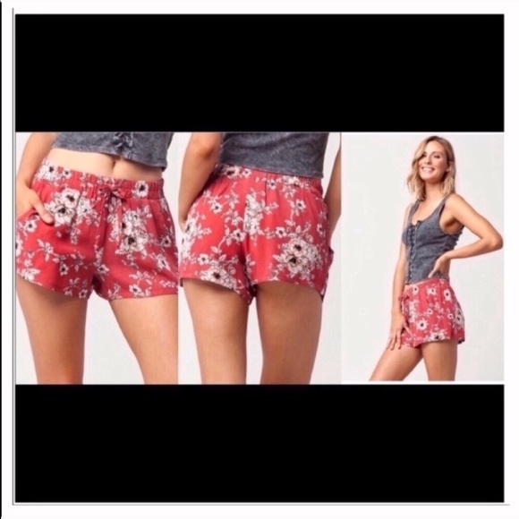 Pants - Floral women’s shorts Pants - Floral women’s shorts